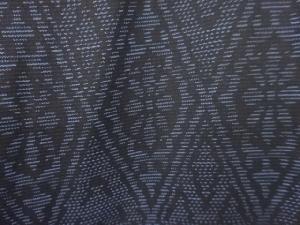 アンティーク　斜め格子に華紋織り出し　本場泥大島紬着物